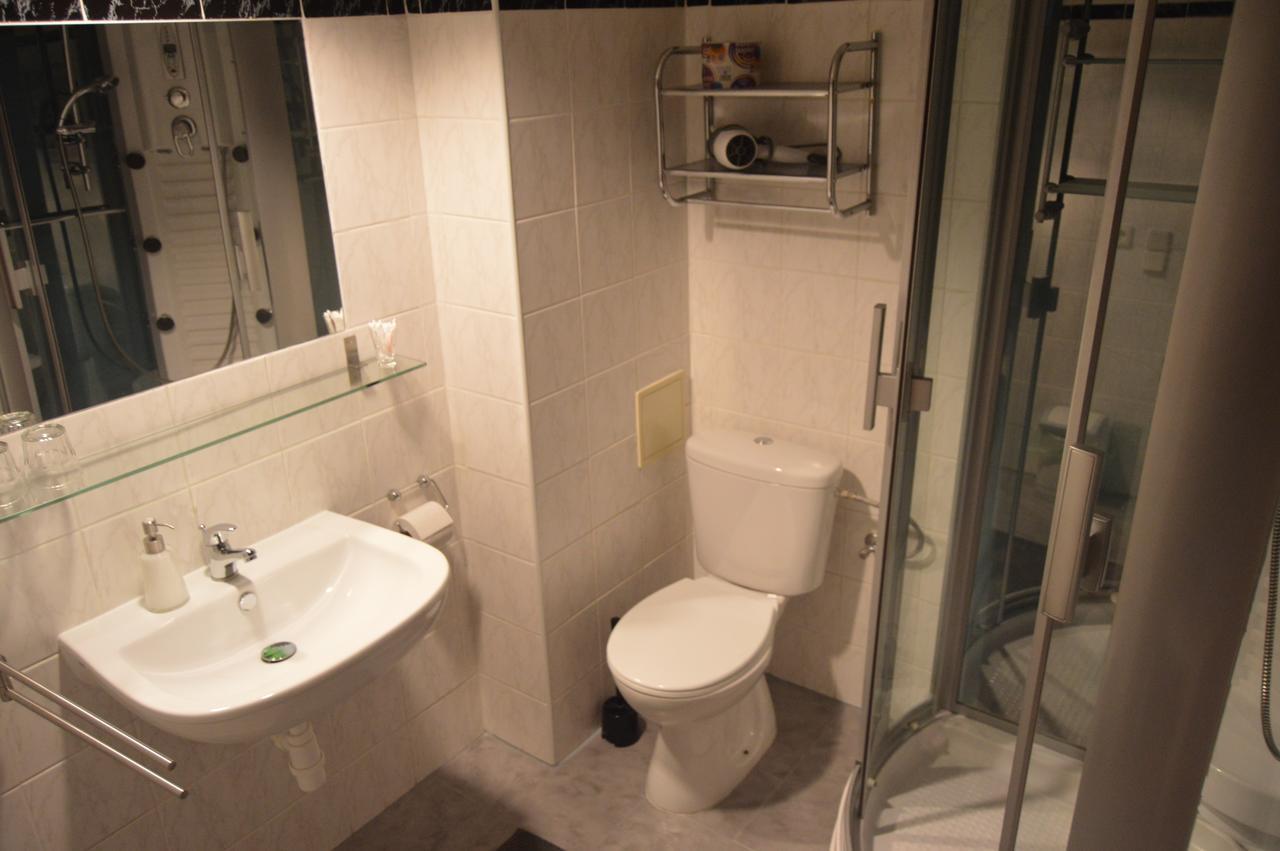 Motel Gombas Dış mekan fotoğraf