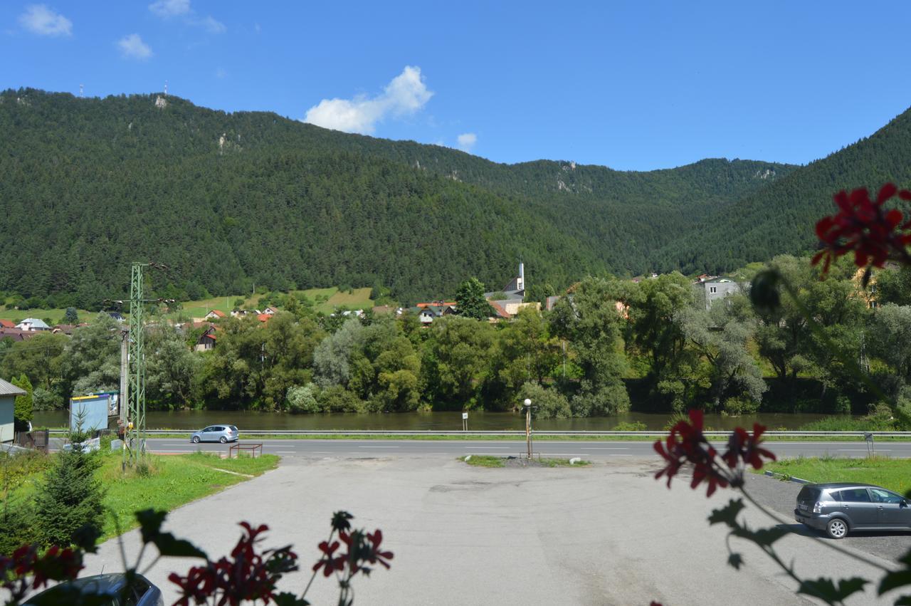 Motel Gombas Dış mekan fotoğraf